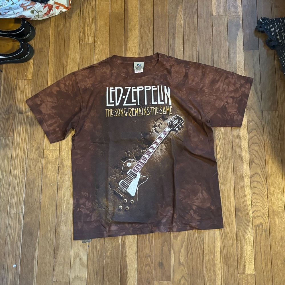 *RARE* “Song Remains the Same” Led Zeppelin Shirt